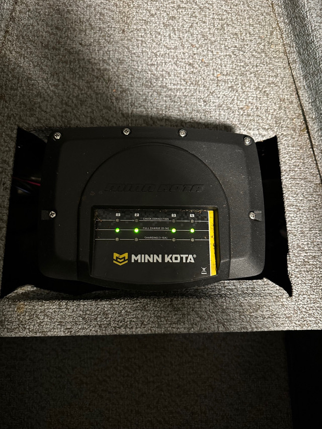 MinnKota MK 440D onboard charger (4 bank) dans Autre  à Ouest de l’Île - Image 2