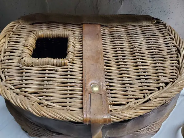 Vintage fishing basket $125 obo62863283580545123