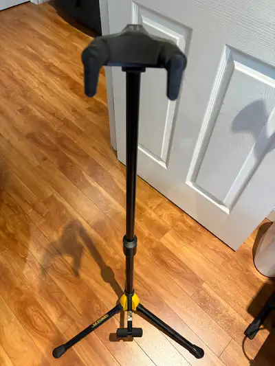 Guitar stand as new, comme neuf., View more