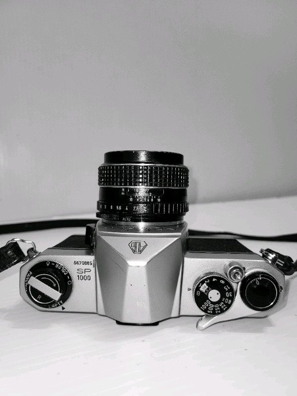 Pentax  SP-1000 SLR 35mm Film Camera  W/ 55mm F/ 2 Lens  dans Autre  à Ville de Montréal - Image 3