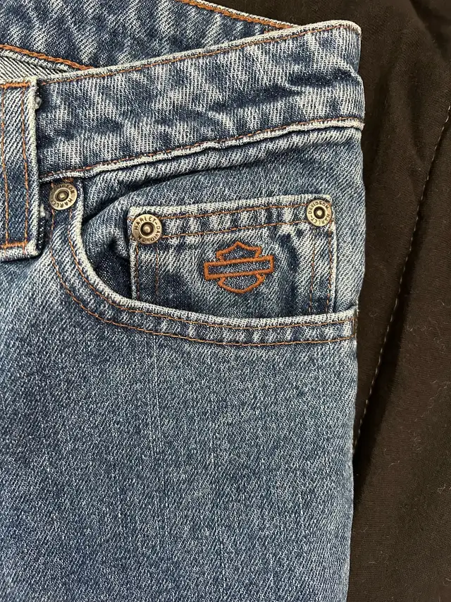 Harley Davidson women’s Jeans in Women's - Bottoms in Kitchener / Waterloo - Image 4