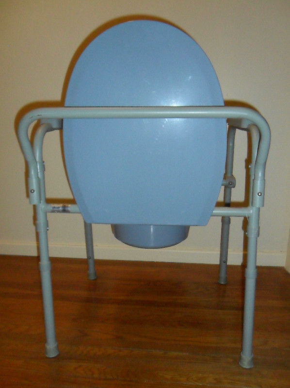 Blue Folding Bedside Non-Electric Waterless Commode Toilet in Health & Special Needs in Hamilton - Image 3