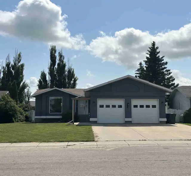 5 Bed 3 Bath (+Office) House For Sale - Yorkton 