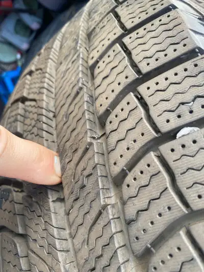 I'm selling a full set of Michelin X-Ice tires , that are ready to tackle our Canadian winters. Thes...