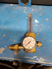 Welding gas flow regulators