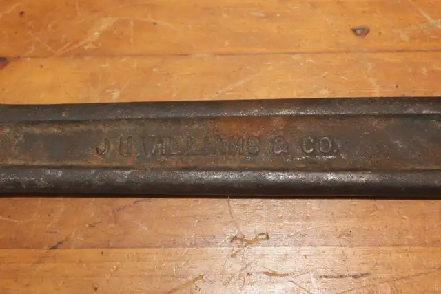 Old No. 2 Bull Dog Wrench - J. H. Williams & Co. in Arts & Collectibles in London - Image 3