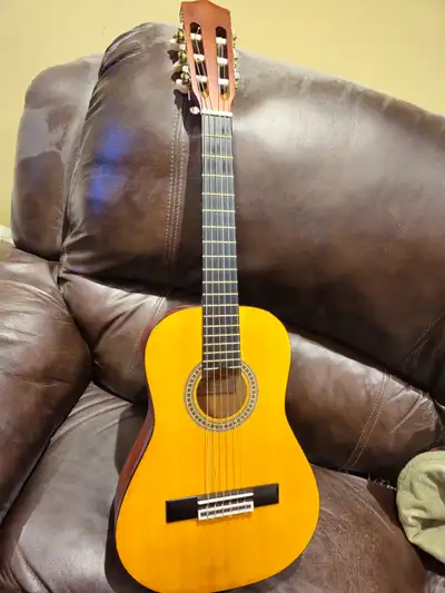 Children's Quarter size guitar, View more