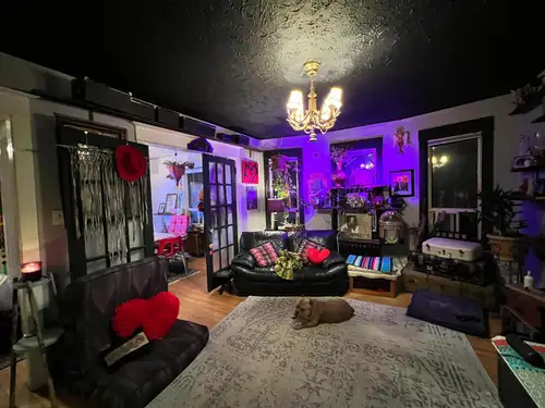 The Buena Vista 2bdrm Parkdale Apt Rental (1 bedroom furnished + office/den/livingroom) Location: So...