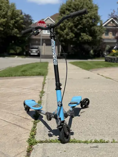 Blue y scooter for kids Fun for drifting Pickup in Milton Ontario Size: Small