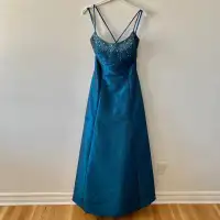 Prom dress teal blue size medium / Robe graduation bleue
