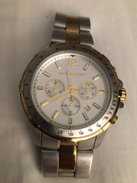 montre Michael Kors et PUMA Montre chronograph, 100 chaque