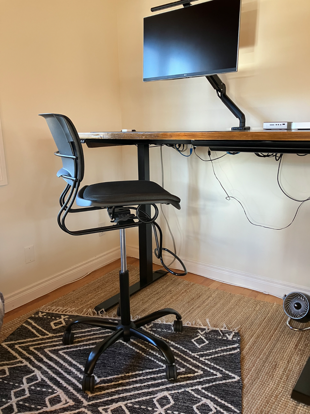 Desk Chair in Desks in Calgary - Image 3