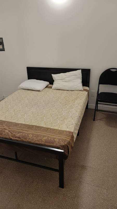 Room for rent..650$...Main and Danforth..Boys only in Room Rentals & Roommates in City of Toronto