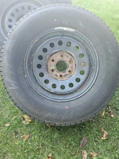Wintervorhut stud 3 265/70R17 115t winter tires on rims and balanced Bought last year used for 1 sea...