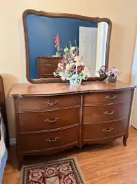 MOVING OUT SALE / DOWNSIZING SALE / GARAGE SALE