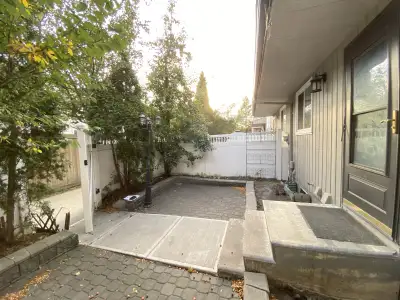 Located in Blue Quill quiet community,1285ft2 townhouse , 3 bed rooms,1 full bath, 2 half bathrooms,...