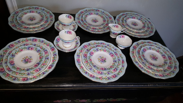 BEAUTIFUL FOLEY CHINA SET VINTAGE DISHES FOR 6 - DINNER, CUPS in Kitchen & Dining Wares in Barrie - Image 2
