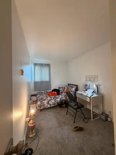 Furnished room availble in a 2bed 1 bath apartment. Preferred a working indivual or student. Furnish...