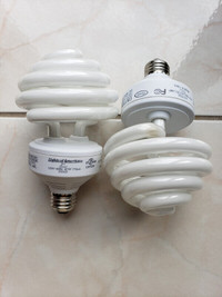 2 CFL Spiral bulbs for sale. These CFL use 42 Watts that = 150W