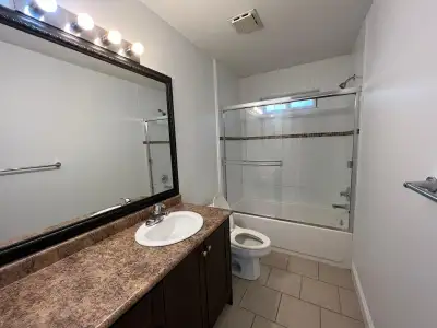 Clean and well-maintained (1 bedroom Laneway house for rent in a quiet and safe neighbourhood. - pri...