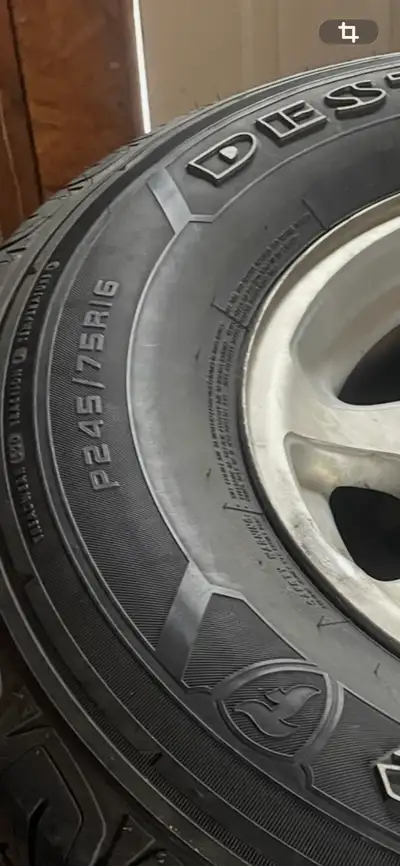 Pneu 250/r16 sa allait sur un f150 1998 il sont presque neuf avec mag tout offre résonable vont être...