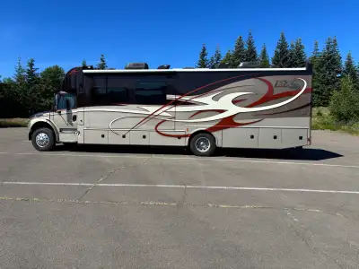 2016 Super C. New apholstery, roof membrane replaced. ISL9 Cummins Allison automatic 2 slides. Hydro...