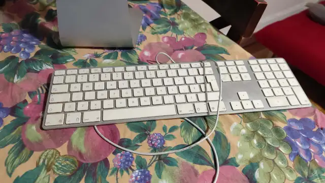 iMac (21,5" fin 2015) / iMac (21.5" late 2015) Prix Négociable in Desktop Computers in City of Montréal - Image 5