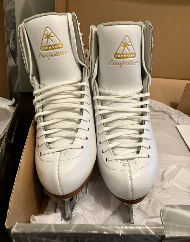 NEW - Jackson Competitor Figure Skates - size 4.5 in Skates & Blades in City of Toronto - Image 3