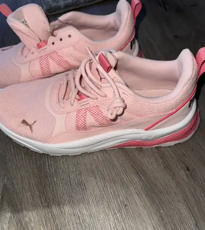 BRAND NEW PUMA SNEAKERS SIZE 7, View more