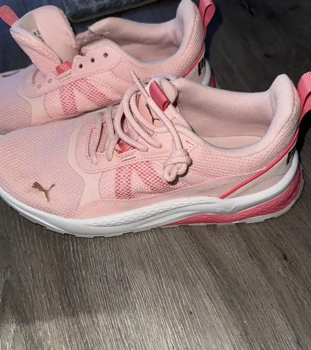 BRAND NEW PUMA SNEAKERS SIZE 7 in Women's - Shoes in City of Halifax - Image 2