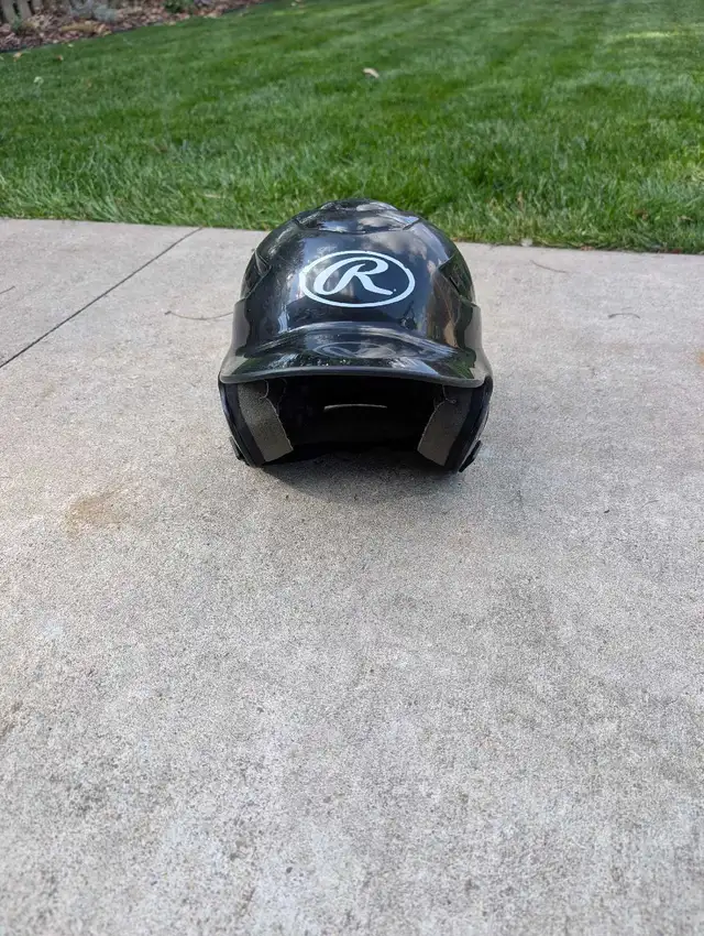 Rawlings Tball Helmet with chin strap in Baseball & Softball in Oakville / Halton Region - Image 2