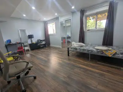Daily Weekly Rental Apartment Brampton Minimum 3 days Luxury apartment with HUGE WINDOWS and in-suit...