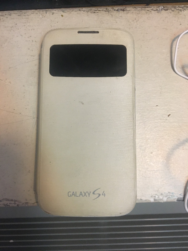 Samsung Galaxy s4 with earbuds and spare back plate in General Electronics in Oshawa / Durham Region - Image 2