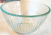 PYREX RIBBED GLASS BOWL 750 ML MADE IN USA
