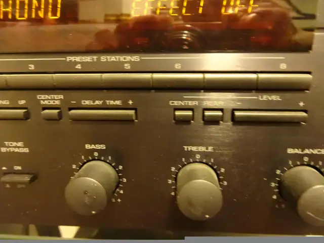 Yamaha RX-V690/5.1 channel/425W/AV receiver for sale in Stereo Systems & Home Theatre in Markham / York Region - Image 4