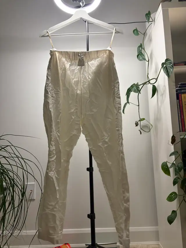 Brazilian White Linen Pants from Farm - Size L in Women's - Bottoms in Ottawa - Image 3