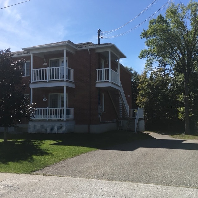 6-1/2 avec garage dans le nord de sherbrooke — photo 2