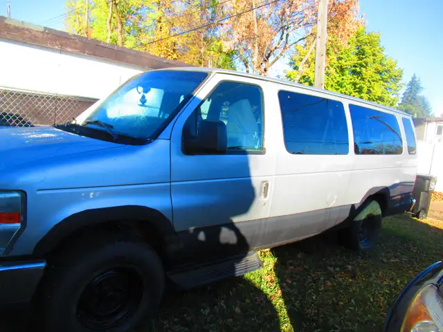 2011 Ford E3500 van604128078820823041
