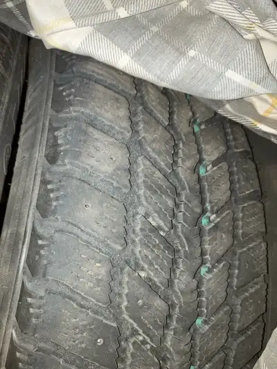 215/60r16 snow tires on rims fits 114 x 5