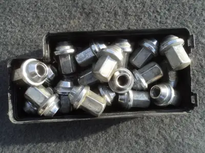 20 lug nuts for Honda Pilot are for sale. Please call me at 780.271.0288 if you have any questions....