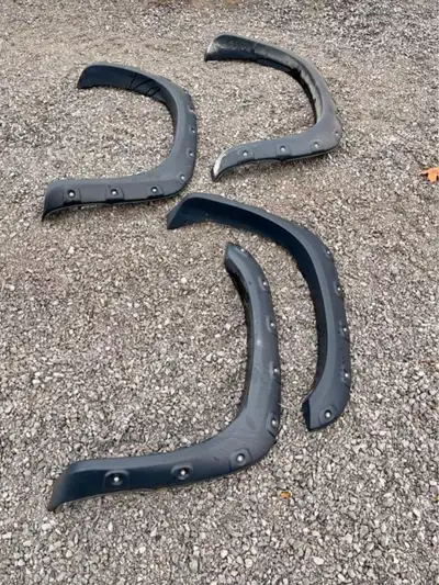 Set of 4 dodge ram bushwacker fender flairs will fit from 2002-2009 ram thare not mint by anymeans b...