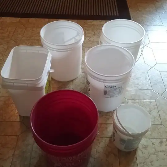 6 BUCKETS414907328544133121