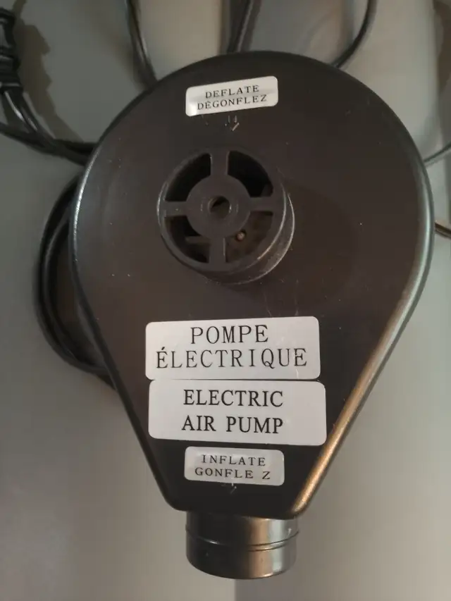 Queen Air Mattress with Electric Air Pump & Full Zip Cover in Bedding in Mississauga / Peel Region - Image 3