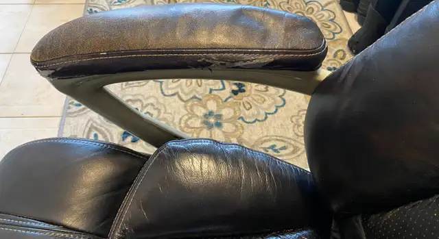 Office chair in Chairs & Recliners in Markham / York Region - Image 4