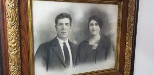 Vintage Antique- Old Portrait in Arts & Collectibles in Oakville / Halton Region - Image 4