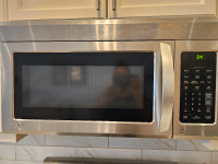 MICROWAVE- LG 1 .8 cu.ft. Over-the-Range