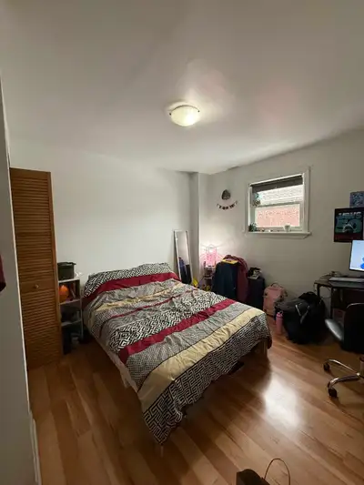 - 2 bedroom and 1 bathroom - Walking distance to u of ottawa - Close distance to parliamnet, byward...
