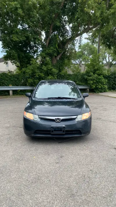 Selling my excellent condition Honda Civic as-is **CLEAN TITLE** UVIP Available Features: All Season...