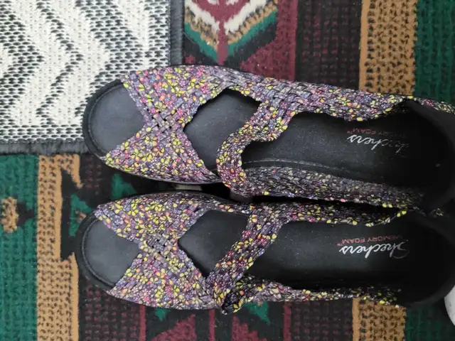 women's wedge sandals  in Women's - Shoes in Edmonton - Image 2