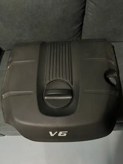 Engine cover came from Jeep Grand Cherokee 2014. Excellent condition.
